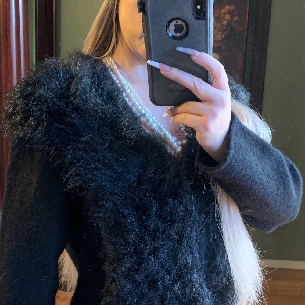 LISA INTERNATIONALS Black short furry jacket